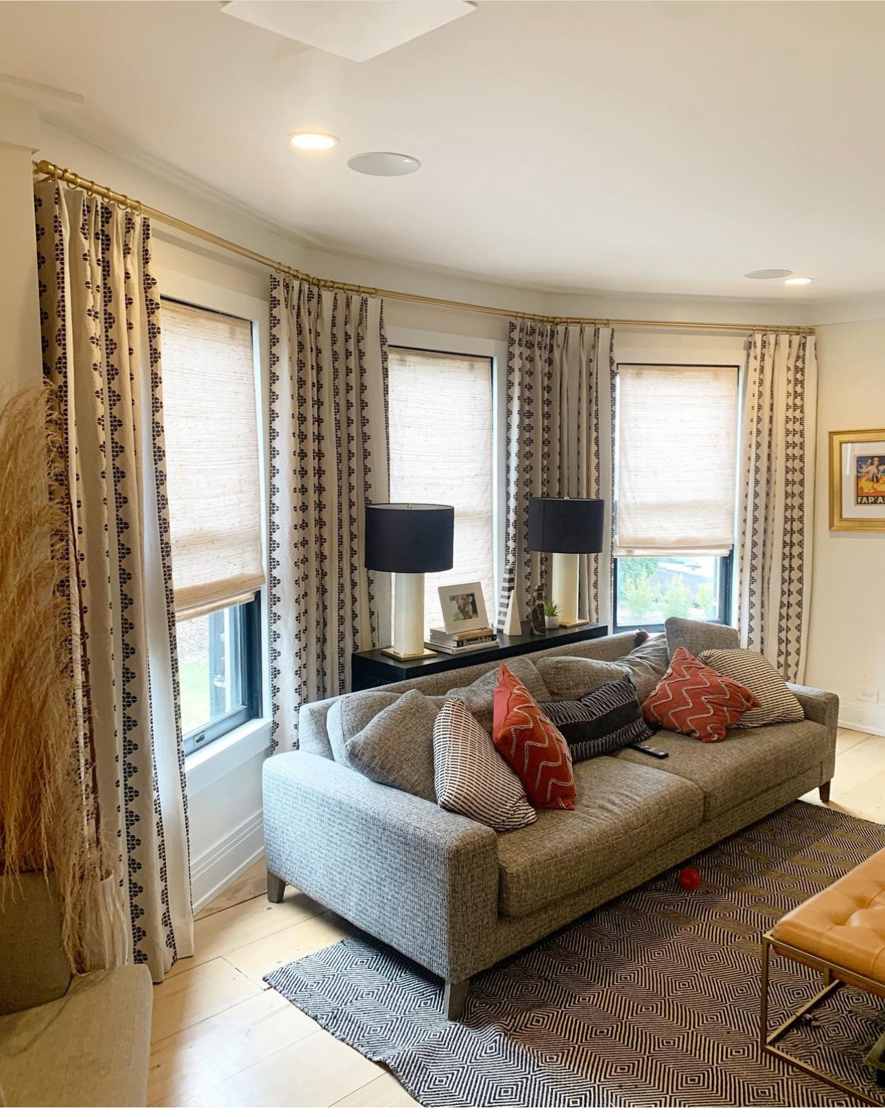 Bay window rod in gold with pinch pleated panels